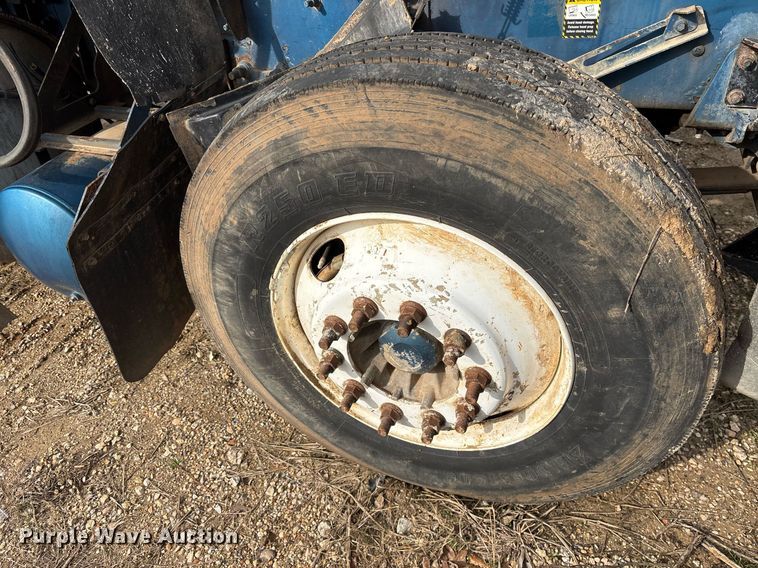 image for item OK9545 2005 Mack truck cab and chassis