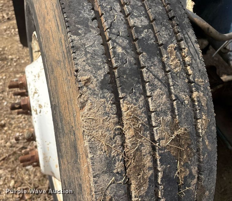 image for item OK9545 2005 Mack truck cab and chassis