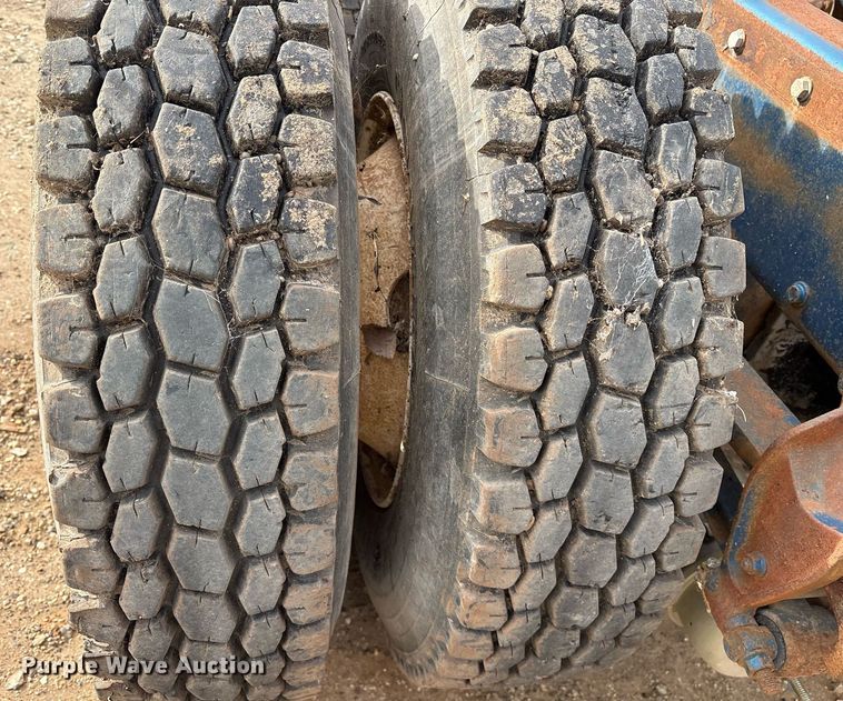 image for item OK9545 2005 Mack truck cab and chassis