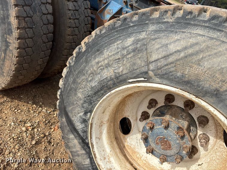 image for item OK9545 2005 Mack truck cab and chassis