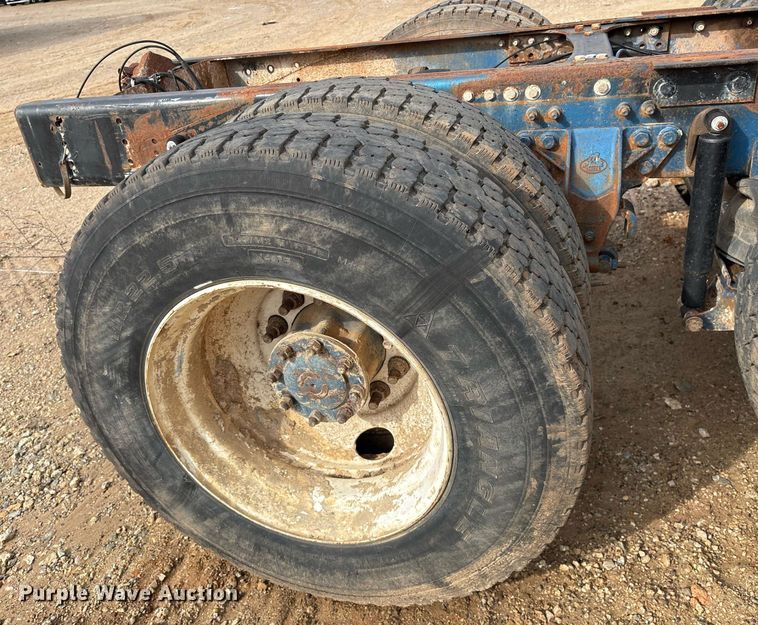 image for item OK9545 2005 Mack truck cab and chassis