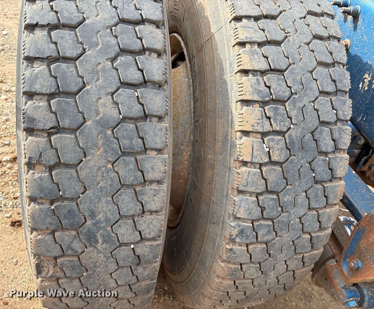 image for item OK9545 2005 Mack truck cab and chassis