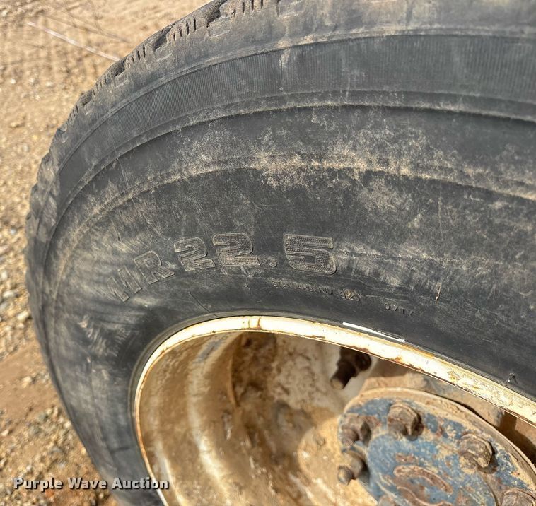 image for item OK9545 2005 Mack truck cab and chassis