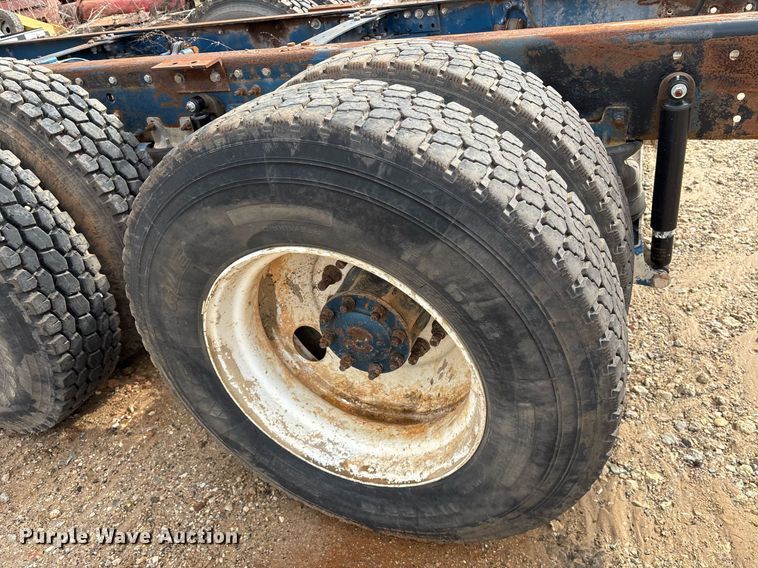 image for item OK9545 2005 Mack truck cab and chassis