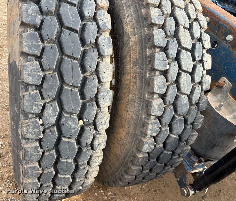 image for item OK9545 2005 Mack truck cab and chassis