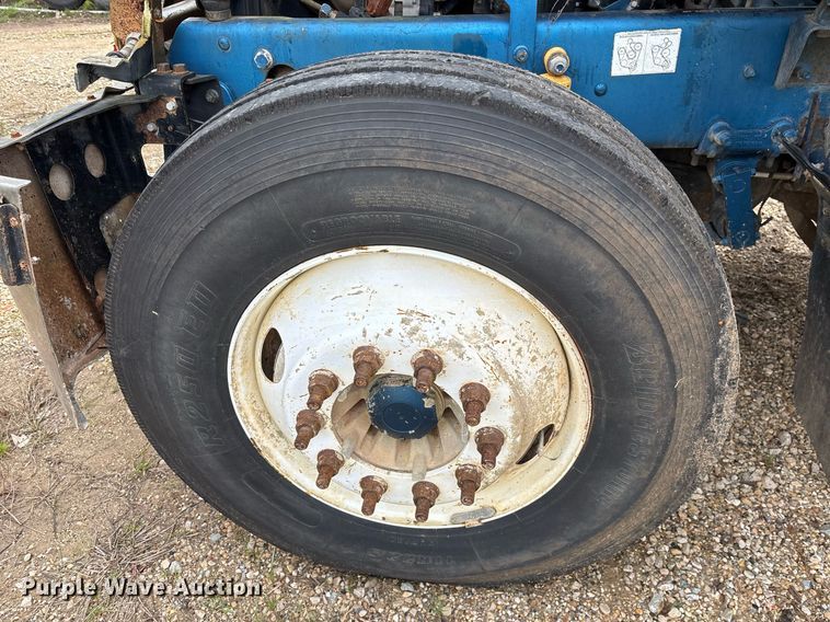 image for item OK9545 2005 Mack truck cab and chassis