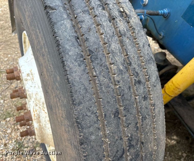 image for item OK9545 2005 Mack truck cab and chassis