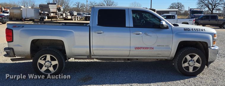 image for item DJ0850 2017 Chevrolet Silverado 2500HD Crew Cab pickup truck