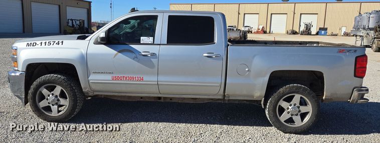 image for item DJ0850 2017 Chevrolet Silverado 2500HD Crew Cab pickup truck