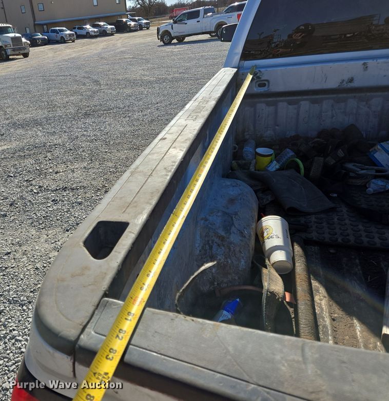 image for item DJ0850 2017 Chevrolet Silverado 2500HD Crew Cab pickup truck