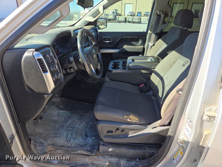 image for item DJ0850 2017 Chevrolet Silverado 2500HD Crew Cab pickup truck