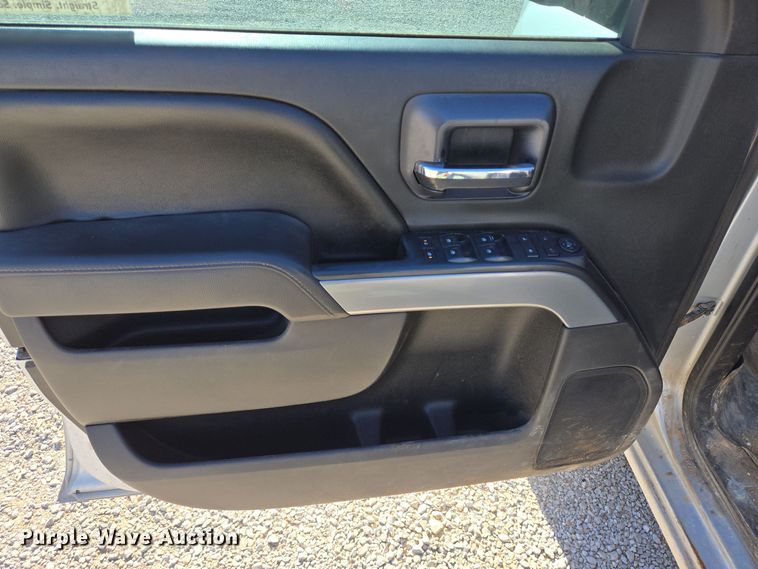 image for item DJ0850 2017 Chevrolet Silverado 2500HD Crew Cab pickup truck