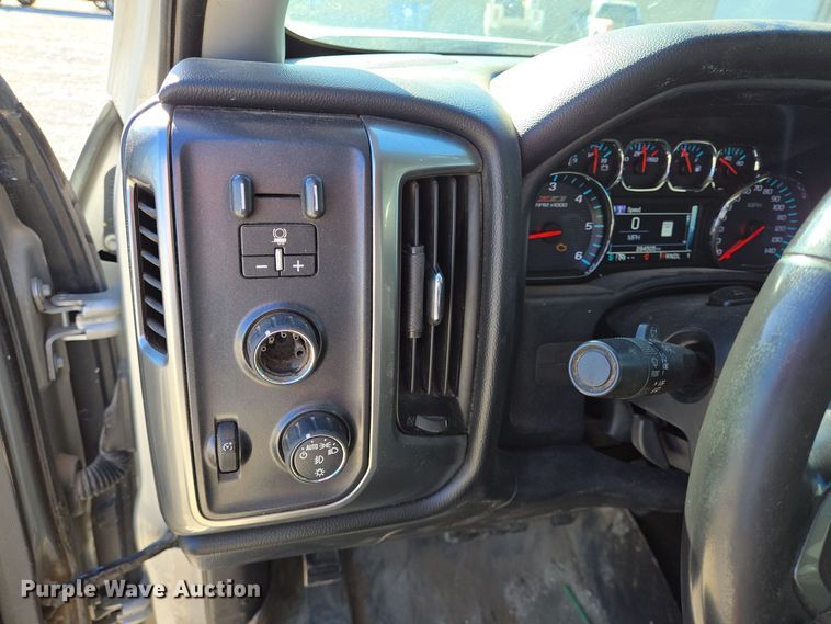 image for item DJ0850 2017 Chevrolet Silverado 2500HD Crew Cab pickup truck