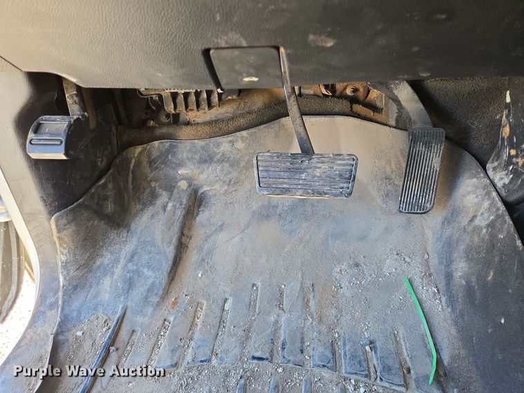 image for item DJ0850 2017 Chevrolet Silverado 2500HD Crew Cab pickup truck