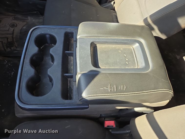 image for item DJ0850 2017 Chevrolet Silverado 2500HD Crew Cab pickup truck