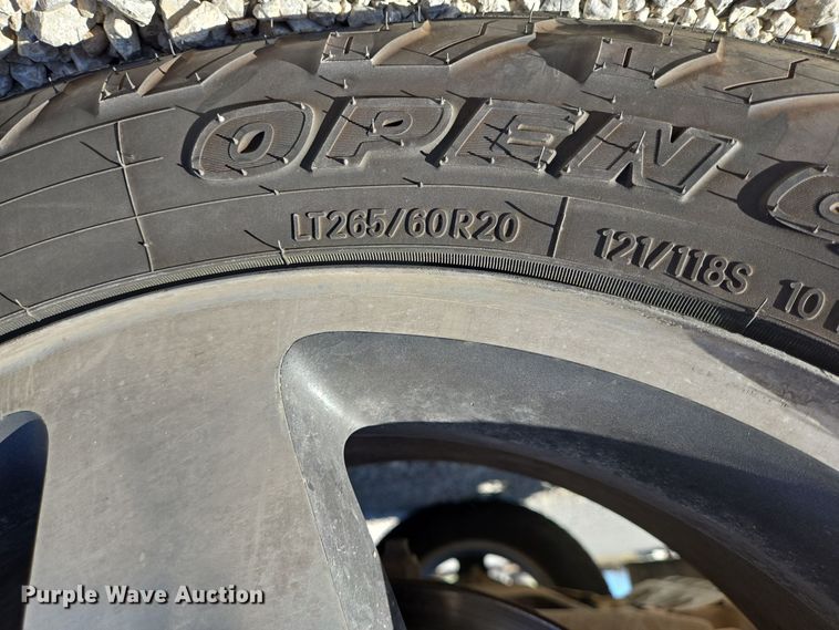 image for item DJ0850 2017 Chevrolet Silverado 2500HD Crew Cab pickup truck