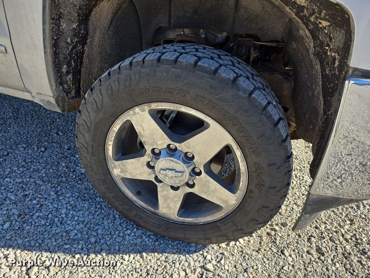 image for item DJ0850 2017 Chevrolet Silverado 2500HD Crew Cab pickup truck