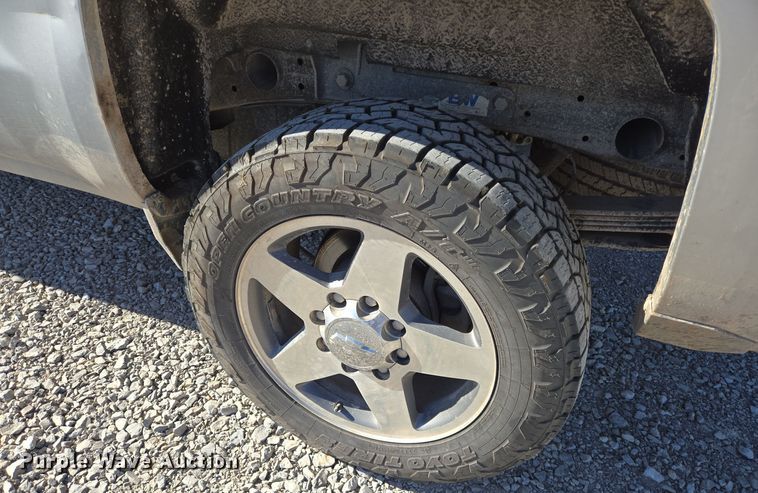 image for item DJ0850 2017 Chevrolet Silverado 2500HD Crew Cab pickup truck