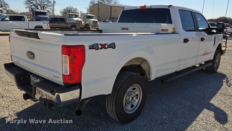 image for item DJ0851 2017 Ford F250 Super Duty XL Crew Cab pickup truck