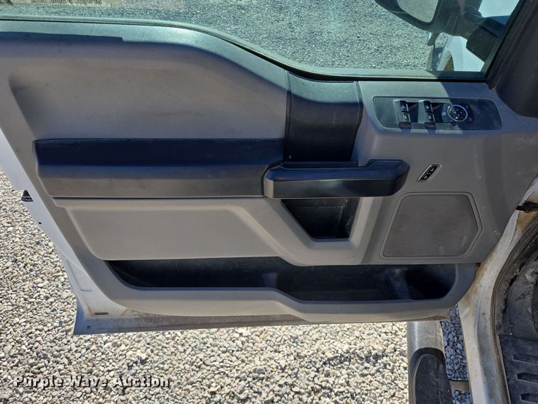 image for item DJ0851 2017 Ford F250 Super Duty XL Crew Cab pickup truck