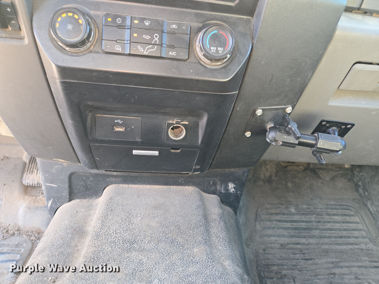 image for item DJ0851 2017 Ford F250 Super Duty XL Crew Cab pickup truck