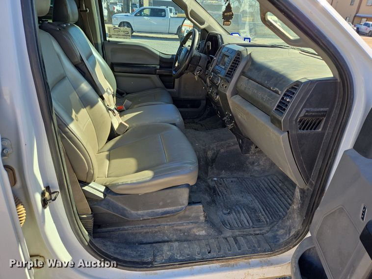 image for item DJ0851 2017 Ford F250 Super Duty XL Crew Cab pickup truck