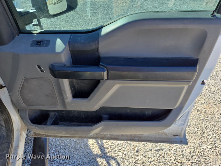 image for item DJ0851 2017 Ford F250 Super Duty XL Crew Cab pickup truck