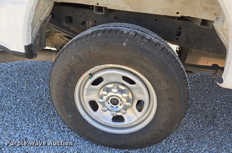 image for item DJ0851 2017 Ford F250 Super Duty XL Crew Cab pickup truck