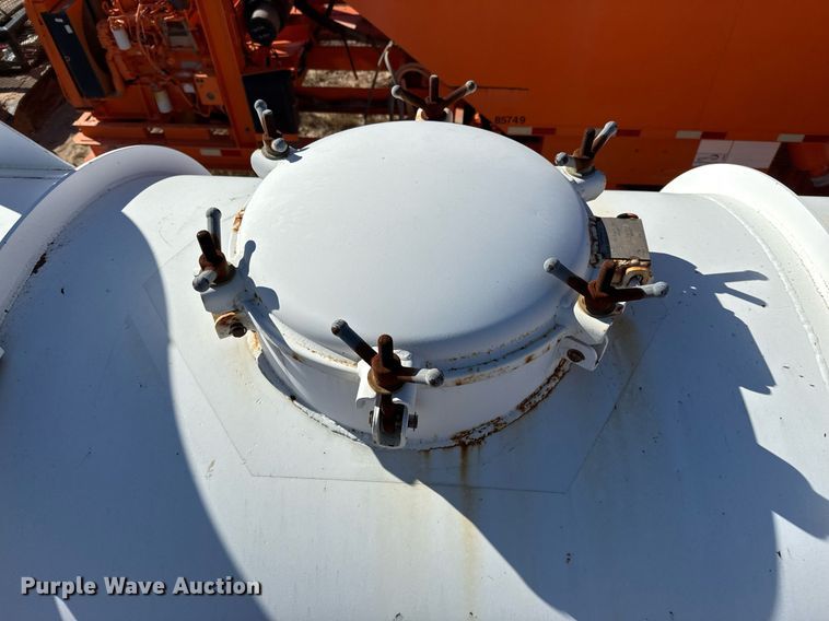 image for item DJ0860 2013 Proco PVT vacuum trailer