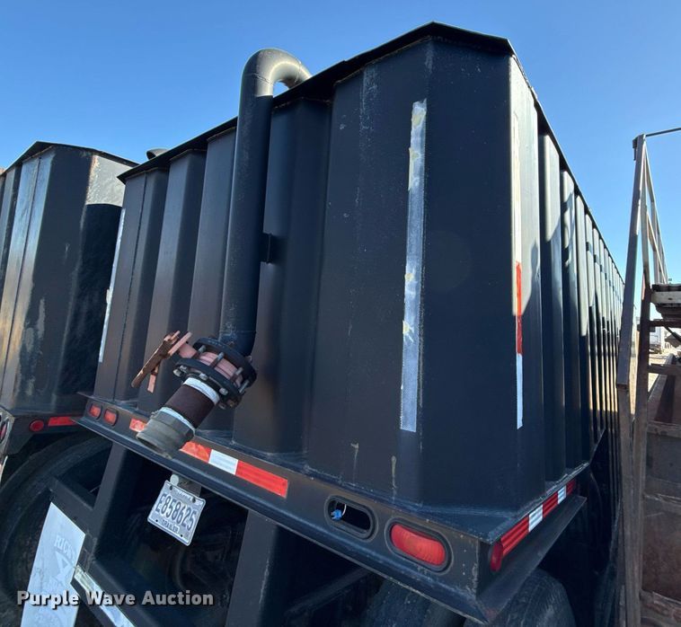 image for item DJ0861 Dragon frac tank trailer