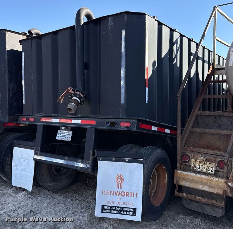 image for item DJ0861 Dragon frac tank trailer