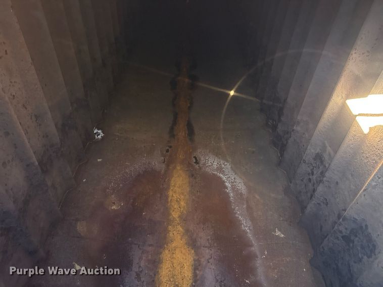 image for item DJ0861 Dragon frac tank trailer