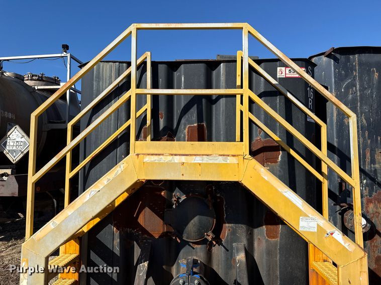 image for item DJ0861 Dragon frac tank trailer