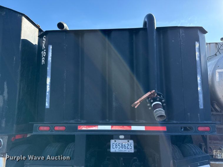 image for item DJ0861 Dragon frac tank trailer