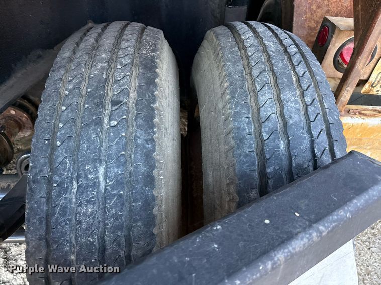 image for item DJ0861 Dragon frac tank trailer