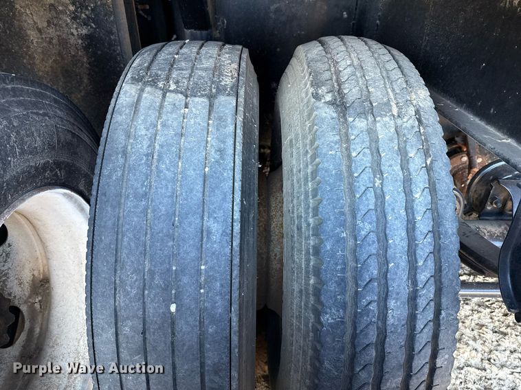 image for item DJ0861 Dragon frac tank trailer