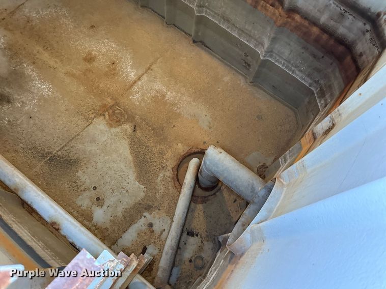 image for item DJ0863 Dragon frac tank trailer