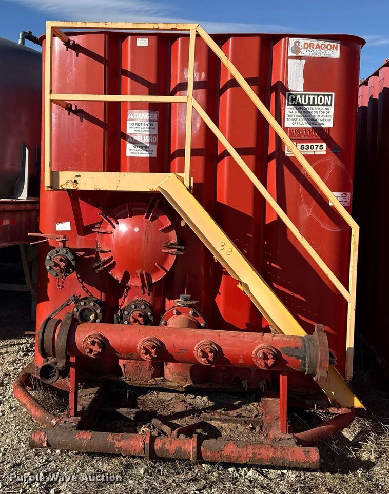 image for item DJ0864 Dragon Frac tank trailer