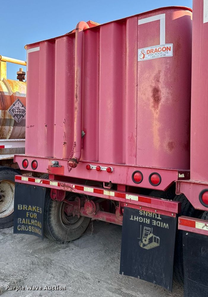 image for item DJ0866 Dragon Frac tank trailer