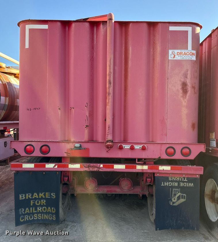 image for item DJ0866 Dragon Frac tank trailer