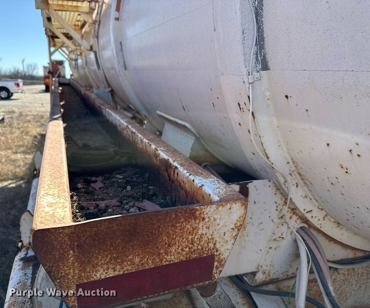 image for item DJ0868 1981 Trailex acid tank trailer