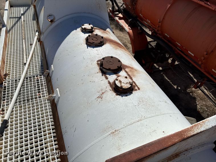 image for item DJ0868 1981 Trailex acid tank trailer