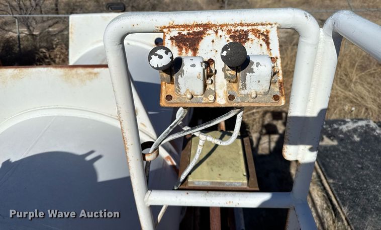 image for item DJ0868 1981 Trailex acid tank trailer