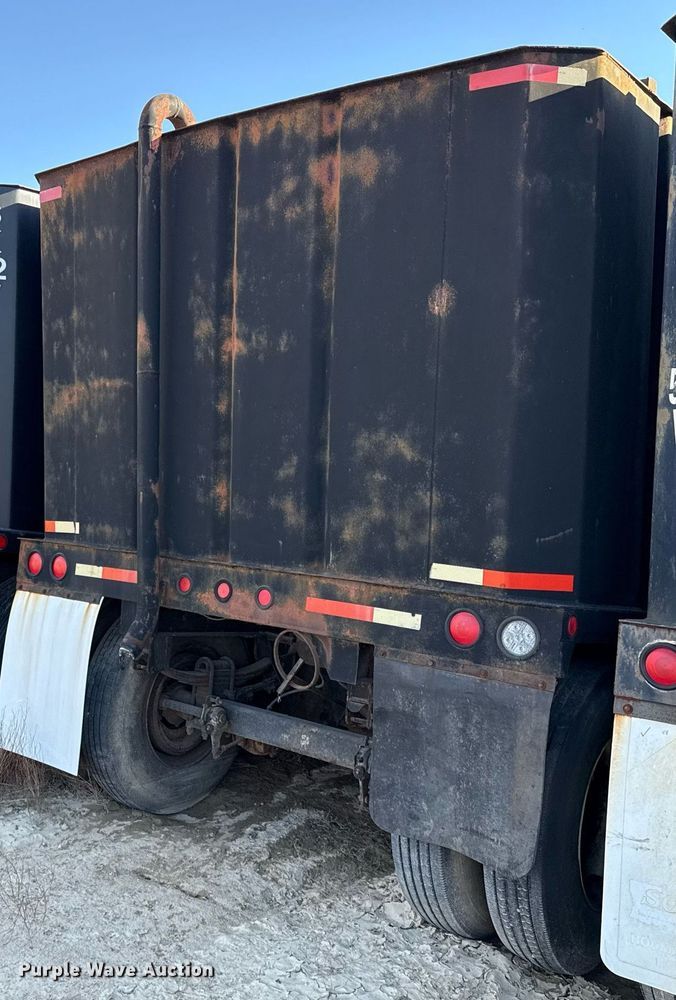 image for item DJ0871 Dragon frac tank trailer