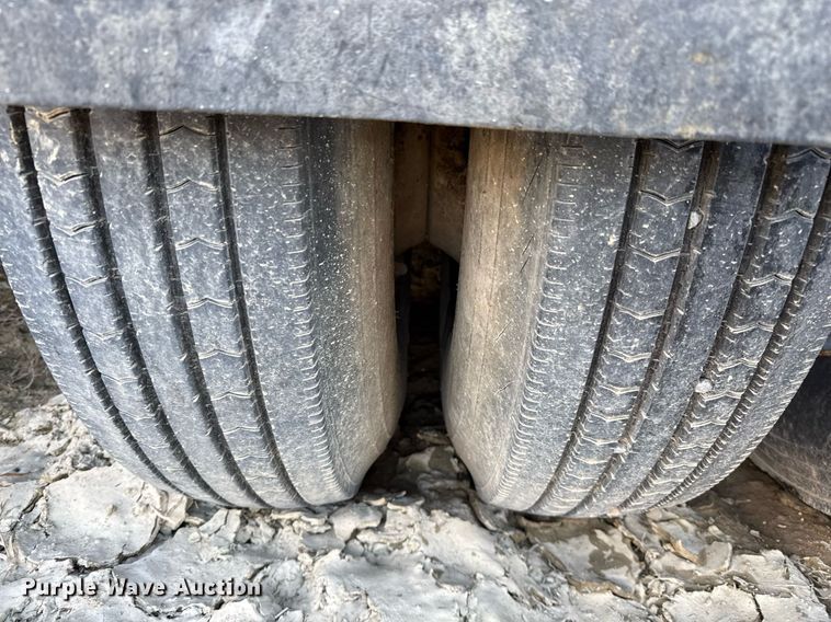 image for item DJ0871 Dragon frac tank trailer