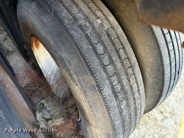 image for item DJ0871 Dragon frac tank trailer