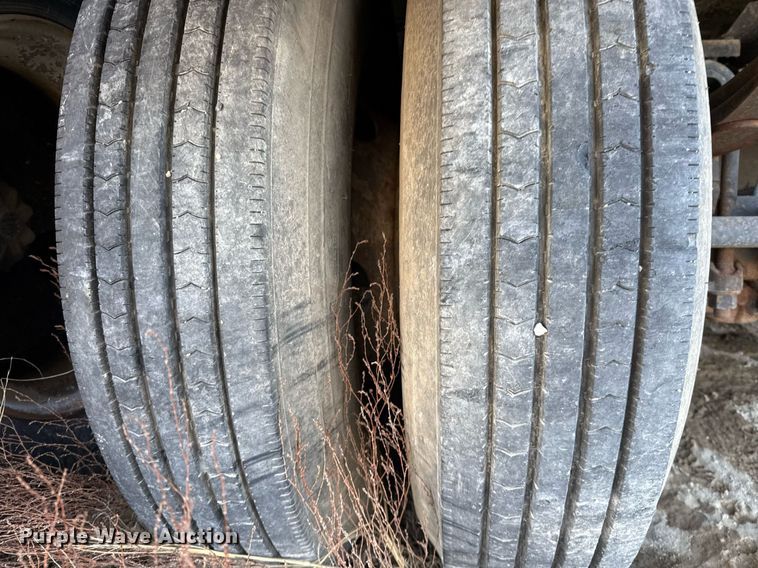 image for item DJ0871 Dragon frac tank trailer