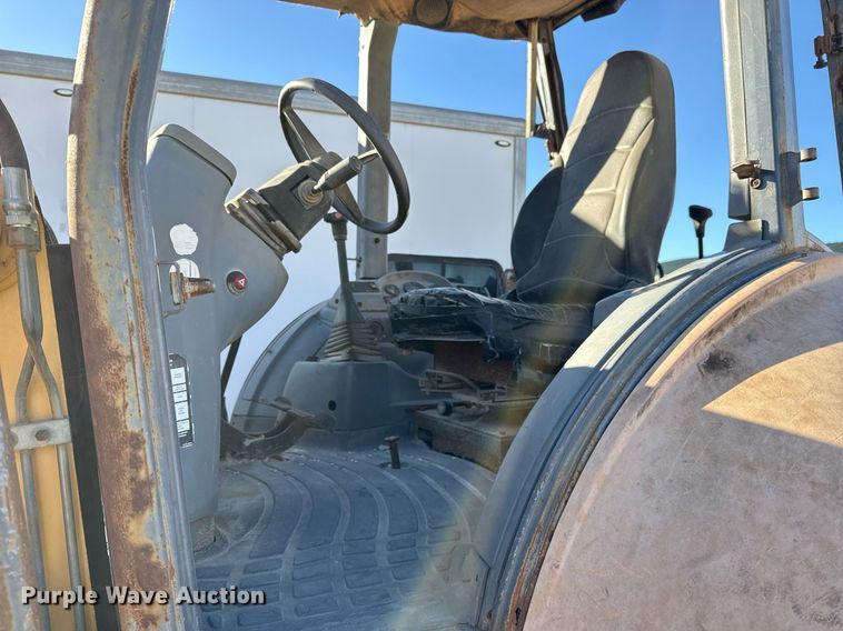 image for item DJ0872 1999 New Holland 575E backhoe