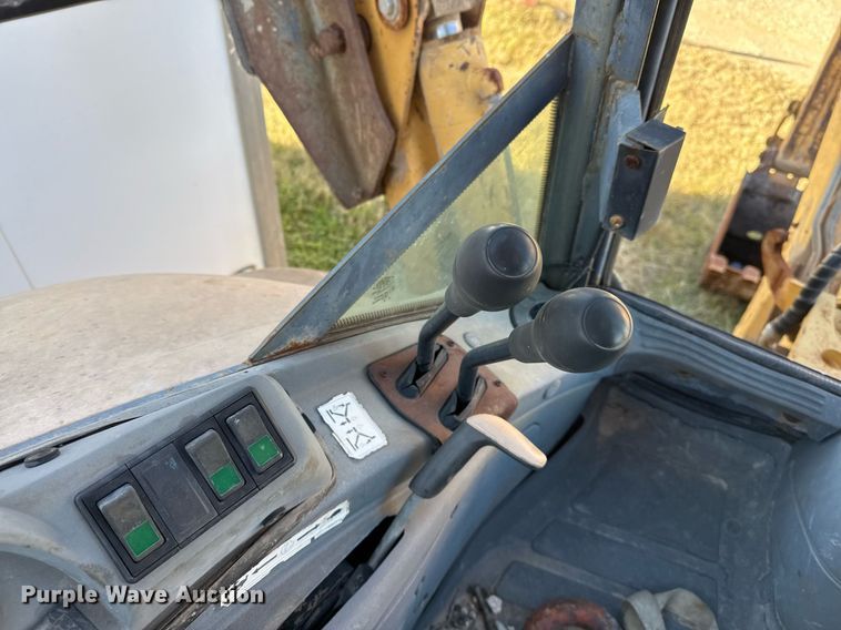 image for item DJ0872 1999 New Holland 575E backhoe