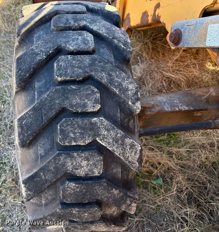 image for item DJ0872 1999 New Holland 575E backhoe